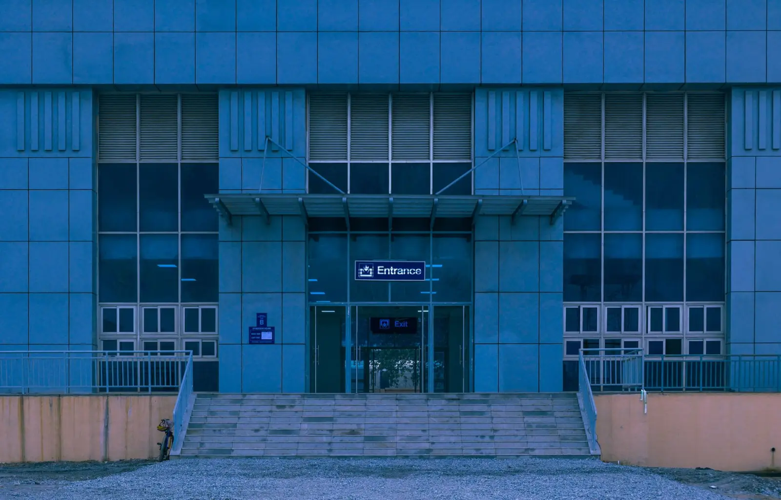 广告设计与包装设计一体化服务:海口胜雅电品牌形象建设方案